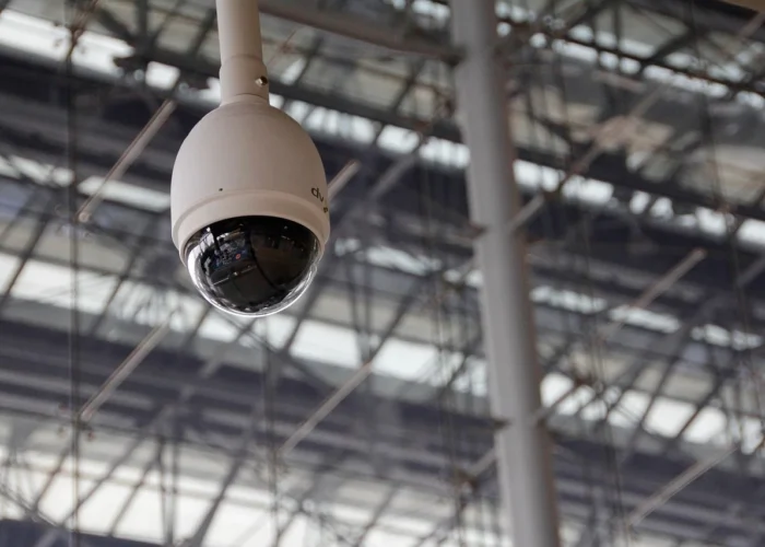 Jak wybrać idealną kamerę monitoringu? Odkryj ofertę sklepu z wideodomofonami!